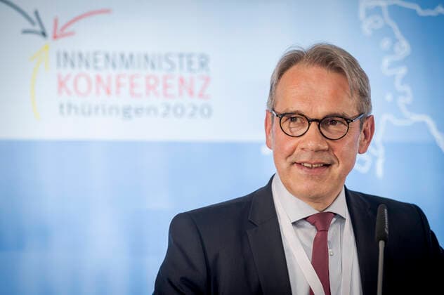 INNENMINISTERKONFERENZ IN ERFURT 17 06 2020 - Erfurt: Die Eröffnung der Frühjahrssitzung der Innenministerkonferenz am 17. Juni 2020 im Dorint Hotel am Dom in Erfurt. Der Thüringer Minister für Inneres und Kommunales Georg Maier (SPD) eröffnet die Konferenz. _________________