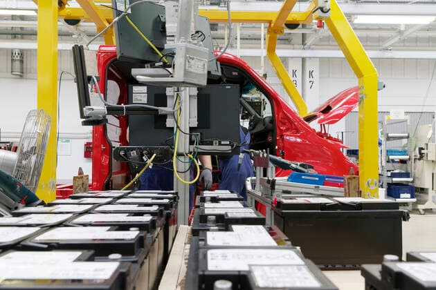 Springer-Produktion bei Mercedes-Benz in Ludwigsfelde 2020-06-22, Ludwigsfelde, Deutschland - Mercedes-Benz Werk in Ludwigsfelde bei Berlin, wo der Sprinter vom Band rollt.