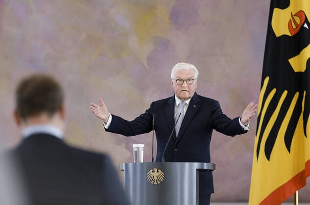 Bilder des Jahres 2020, News 06 Juni News Themen der Woche KW26 News Bilder des Tages Bundespraesident Frank-Walter Steinmeier, aufgenommen im Rahmen eines Gespraechs zur beruflichen Bildung in Zeiten der Corona-Pandemie in Berlin. 23.06.2020. Berlin Deutschland