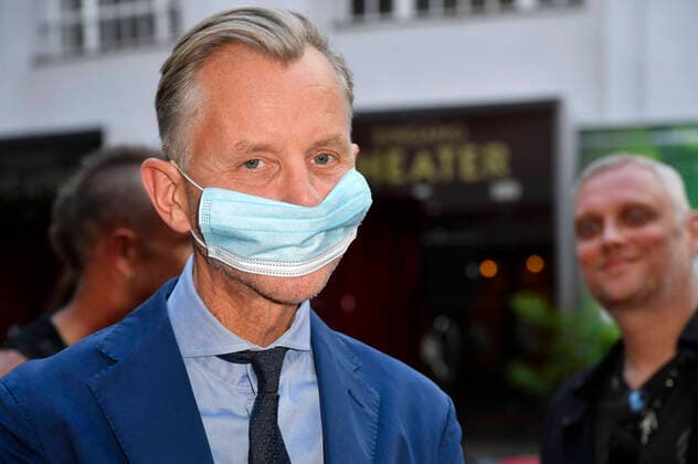Bilder des Jahres 2020, Entertainment 06 Juni Entertainment Themen der Woche KW26 Max Raabe beim Fototermin zur Aktion 750 Kulturkilometer von Köln nach Berlin, um die Menschen während der Corona-Krise für die aktuelle Problemlage der Kulturlandschaft zu sensibilisieren, im Admiralspalast. Berlin, 23.06.2020