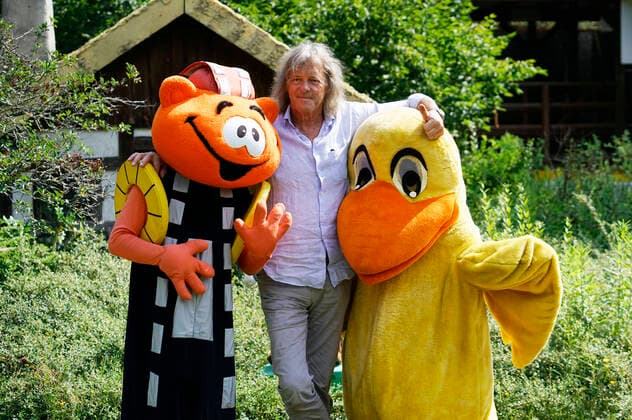 Bilder des Jahres 2020, Entertainment 06 Juni Entertainment Themen der Woche KW26 Flimmy, Friedhelm Schatz und die Filmpark-Ente beim Fototermin zum Saisonstart vom Filmpark Babelsberg in Janoschs Traumland. Potsdam, 26.06.2020