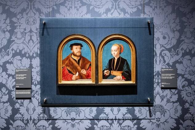 Bilder des Jahres 2020, Entertainment 06 Juni Entertainment Bilder des Tages THE HAGUE - Portraits of Jakob Omphalius and Elisabeth Bellinghausen during the press presentation of the new addition to the Mauritshuis in The Hague, 30 June 2020. The acquisition brings a bridal couple back together that was separated at auction almost 125 years ago. The Cologne painter Bruyn immortalized Jacob and his fiancÃ e Elisabeth Bellinghausen, shortly before their marriage in 1539, on two panels that together form a diptych. ANP SEM VAN DER WAL Copyright: xHollandsexHoogtex xxANPx x415866685x