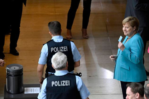 Bilder des Jahres 2020, News 07 Juli News Themen der Woche KW27 News Bilder des Tages Angela Merkel bei der Abstimmung zum Corona Konjunkturpaket im Deutschen Bundestag. Berlin, 02.07.2020