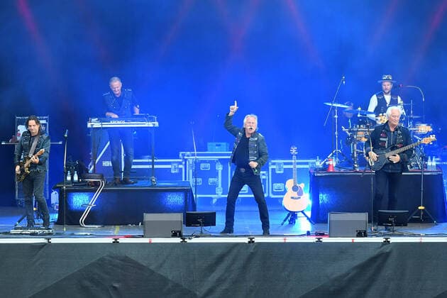 Bilder des Jahres 2020, Entertainment 07 Juli Entertainment Themen der Woche KW28 Höhner - Strandkorb Open Air am 11.07.2020 im SparkassenPark Mönchengladbach in Mönchengladbach Die Kölner Musikgruppe Höhner steht am 11.07.2020 m SparkassenPark Mönchengladbach in Mönchengladbach auf der Bühne.
