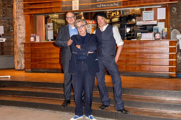 Bilder des Jahres 2020, Entertainment 07 Juli Entertainment Bilder des Tages Eric Friedler, Wim Wenders, Andreas Frege Campino bei der Premiere des Dokumentarfilms Wim Wenders, Desperado im Zeise-Kino. Hamburg, 16.07.2020