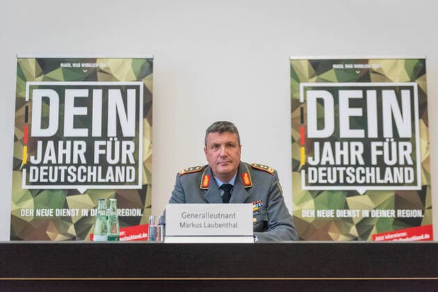 Bilder des Jahres 2020, News 07 Juli News Themen der Woche KW30 News Bilder des Tages Berlin, Vorstellung des Freiwilligen Wehrdienst im Heimatschutz im BMVg Deutschland, Berlin - 23 07 2020: Im Bild ist Generalleutnant Markus Laubenthal (Stellvertretenden Generalinspekteur der Bundeswehr) während der Vorstellung des Freiwilligen Wehrdienst im Heimatschutz im Bundesministerium der Verteidigung zu sehen. Berlin Bundesministerium der Verteidigung Berlin Deutschland