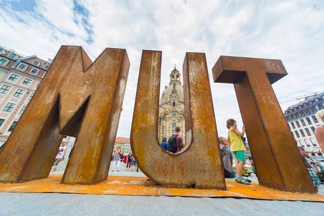 Bilder des Jahres 2020, Entertainment 07 Juli Entertainment Themen der Woche KW30 Nicht-Museum für zeitgemäße Kunst Rund 300 Künstler aus Dresden, Deutschland und der ganzen Welt stellten eine Tag lang ihre Bilder, Skulpturen, Filme, Installationen und Performances vor. Hüseyin Arda, MUT Dresden Sachsen GERMANY