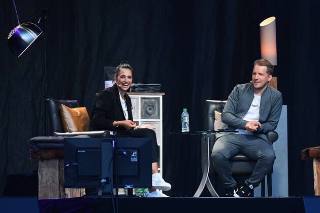 Bilder des Jahres 2020, Entertainment 07 Juli Entertainment Themen der Woche KW30 Die Pochers hier! am 26.07.2020 im Autokino am Movie Park in Bottrop In ihrem neuen Podcast Die Pochers hier! erzählen Amira und Oliver Pocher aus ihrem Leben, was die Woche über bei ihnen passiert ist, was sie beschäftigt.