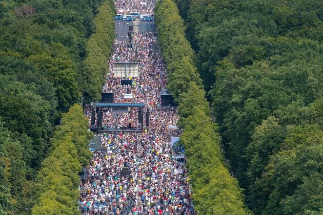 Bilder des Jahres 2020, News 08 August News Themen der Woche KW31 News Bilder des Tages Berlin, Anti-Corona-Protest Deutschland, Berlin - 01.08.2020: Im Bild ist der Anti-Corona-Protest auf der Straße des 17. Juni zu sehen. Berlin Berlin Deutschland