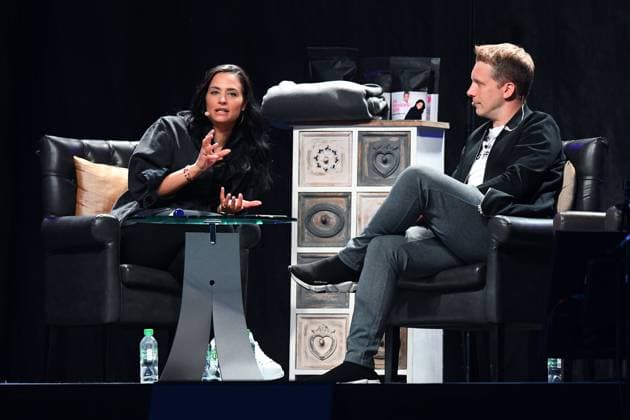 Bilder des Jahres 2020, Entertainment 08 August Entertainment Themen der Woche KW31 Entertainment Bilder des Tages Die Pochers hier! am 02.08.2020 im Autokino am Movie Park in Bottrop In ihrem neuen Podcast Die Pochers hier! erzählen Amira und Oliver Pocher aus ihrem Leben, was die Woche über bei ihnen passiert ist, was sie beschäftigt.