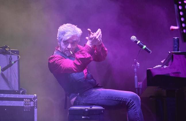 Bilder des Jahres 2020, Entertainment 08 August Entertainment Themen der Woche KW32 Foto IPP Felice De Martino Napoli 05 08 2020 Eventi Concerto di Morgan Nella foto: Morgan Marco Castoldi fuma una sigaretta Italy Photo Press World Copyright