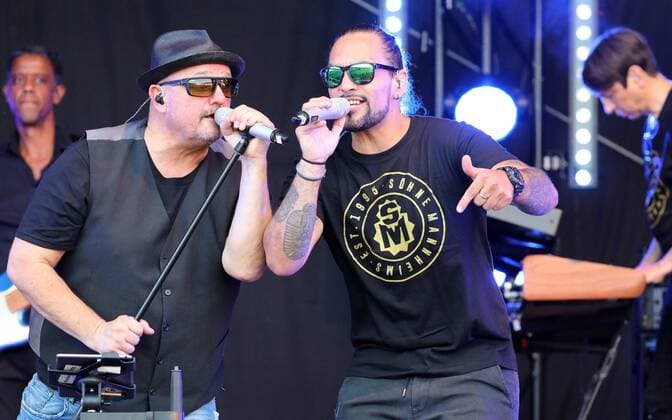 Bilder des Jahres 2020, Entertainment 08 August Entertainment Themen der Woche KW32 Söhne Mannheims - Erfurt 06.08.2020 , Erfurt, Steigerwaldstadion, Arena Erfurt, Sommer Open-Air im Stadion, das Picknickdecken Konzert Söhne Mannheims live im Bild: Rolf Stahlhofen und Karim Amun