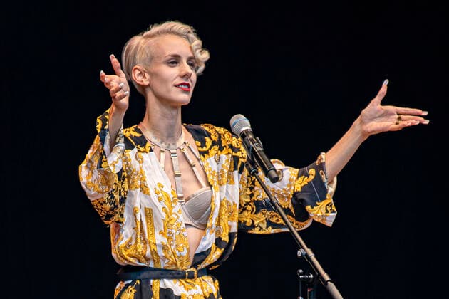 Bilder des Jahres 2020, Entertainment 08 August Entertainment Themen der Woche KW34 Entertainment Bilder des Tages Lisa Eckhart live mit ihrem Soloprogramm Lisa Eckhart - Die Vorteile des Lasters in der Freilichtbühne Junge Garde. Dresden., 20.08.2020