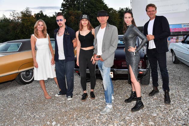 Bilder des Jahres 2020, Entertainment 08 August Entertainment Themen der Woche KW34 Anabell Grieß-Nega, Albert Feil, Sarah Riesz, Klaus Lemke, Emma Lynn Mainzer Premiere Ein Callgirl für Geister im Rahmen des Filmfest München Pop-up Popup Autokino München 22. August 2020