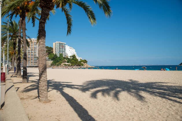 Bilder des Jahres 2020, News 08 August News Themen der Woche KW35 News Bilder des Tages 20200824 Mallorca after travel warning CAMPOS, SPAIN - AUGUST 24 2020 : Magaluf without tourists in high season at - Mallorca after travel warning on August 24, 2020 in Campos, . Campos Baleares Spain