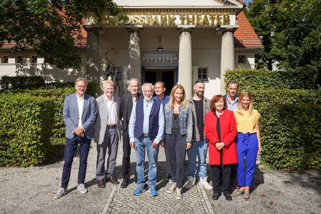 Entertainment Themen der Woche KW36 Bilder des Jahres 2020, Entertainment 08 August News Bilder des Tages 31.08.2020,Berlin,Deutschland,GER,Schlosspark Theater Jahrespressekonferenz Vorstellung des Spielplans Saison 2020-2021.v.l.n.r:Frank Lüdecke,Peter Bause,Michael Mendl,Dieter Hallervorden,Philip Tiedemann,Caroline Beil,Bürger Lars Dietrich,Brigitte Grothum,Susan Sideropoulos und Jan Sosniok