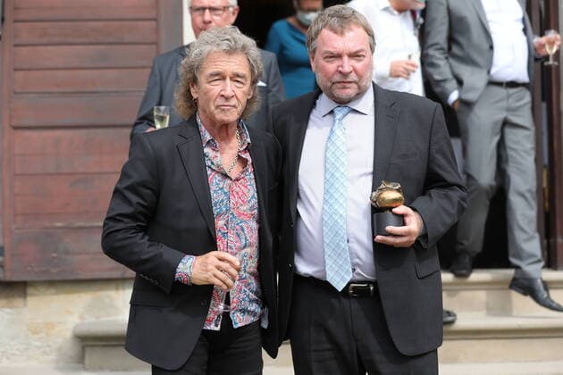 Bilder des Jahres 2020, News 09 September News Themen der Woche KW36 Im Bild: Peter Maffay mit Claus-Peter Reisch Dresden - Claus-Peter Reisch erhält den Erich-Kästner-Preis