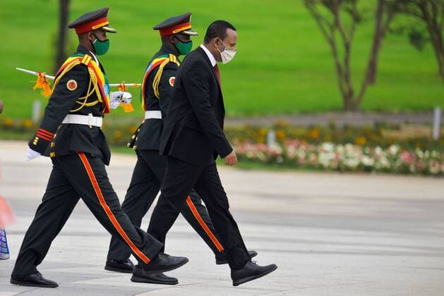 (200910) -- ADDIS ABABA, Sept. 10, 2020 -- Ethiopian Prime Minister Abiy Ahmed (1st R) attends an event that witnesses a major milestone of the landmark recreational avenue, dubbed Friendship Square, in Addis Ababa, capital of Ethiopia, on Sept. 10, 2020. Ethiopian President Sahle-Work Zewde on Thursday commended the progress of Ethiopia s Chinese-built landmark recreational avenue located at the heart of the east African country s capital, Addis Ababa. ) ETHIOPIA-ADDIS ABABA-CHINESE-BUILT AVENUE MichaelxTewelde