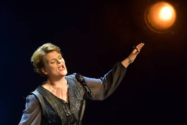 Bilder des Jahres 2020, Entertainment 09 September Entertainment Themen der Woche KW38 Entertainment Bilder des Tages Gayle Tufts, ShowProgramm WIEDER DA Gayle Tufts, Musikerin, Entertainerin mit dem Song Why (Annie Lennox Song) Klavierbegleitung und neuem Show-Programm, WIEDER DA bei der Fotopreobe im Schiller Theater in Berlin am 14.09.2020