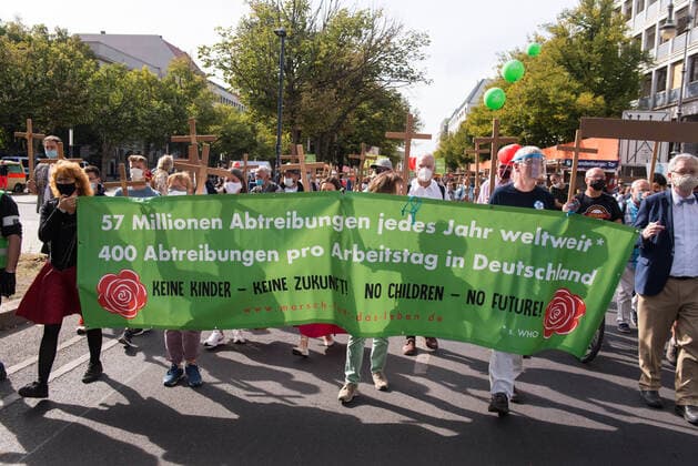 Bilder des Jahres 2020, News 09 September News Themen der Woche KW38 News Bilder des Tages Berlin, Marsch für das Leben 2020 Deutschland, Berlin - 19.09.2020: Im Bild sind Teilnehmer*innen des Marsch für das Leben zu sehen. Berlin Berlin Deutschland