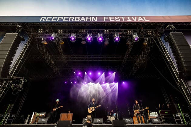 Bilder des Jahres 2020, Entertainment 09 September Entertainment Themen der Woche KW38 Entertainment Bilder des Tages Hamburg, 19. September 2020 - Niels Frevert bei einem Konzert auf der Festival Village Stage im Rahmen des Reeperbahn Festivals 2020