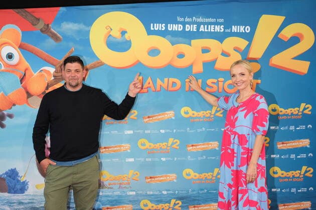 Bilder des Jahres 2020, Entertainment 09 September Entertainment Themen der Woche KW38 Filmpremiere Hamburg Ooops! 2 - Land in Sicht Premiere im CinemaxX Kino Hamburg am 20.9.2020 in diesem Animationsfilm haben Janin Ullmann und Tim Mälzer Synchronrollen im Film übernommen, Tim Mäler scherzt: Die Rolle des Nilpferds ist mir auf den Leib geschrieben. Nach vielen Tagen auf der Arche haben die Tiere endlich Hoffnung, Land zu entdecken