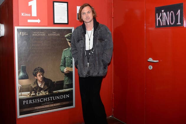 Bilder des Jahres 2020, Entertainment 09 September Entertainment Themen der Woche KW39 Entertainment Bilder des Tages Hamburg, der 24.09.2020 Lars Eidinger zu Gast bei der Hamburg Premiere seines Films Persischstunden im Zeise Kino. Lars Eidinger bei der Hamburg Premiere des Films Persischstunden ,