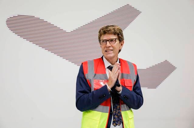 Bilder des Jahres 2020, News 09 September News Themen der Woche KW39 News Bilder des Tages BER Terminal 2 betriebsbereit Schoenefeld, DEU, 25.09.2020 - Engelbert Luetke Daldrup, Vorsitzender der Geschaeftsfuehrung der Flughafen Berlin Brandenburg GmbH im fertiggestellten Terminal 2 des BER Flughafens. Es hat eine Kapazitaet von 6 Millionen Passagieren jaehrlich. Aufgrund der eingebrochenen Passagierzahlen wird das neue Terminal erst zum Sommerflugplan 2021 in Betrieb genommen. Schoenefeld Brandenburg Deutschland