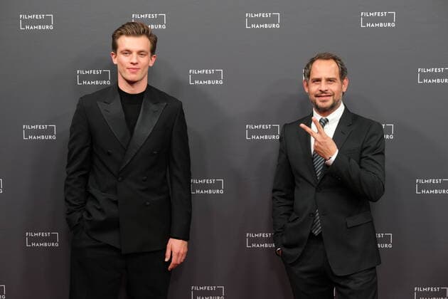 Bilder des Jahres 2020, Entertainment 09 September Entertainment Themen der Woche KW39 Entertainment Bilder des Tages Filmfest Hamburg Schauspieler Jannis Niewöhner mit Moritz Bleibtreu, der als Regisseur seinen Film Cortex vorstellt, Roter Teppich im CinemaxX Kino Hamburg Dammtor 25.9.2020