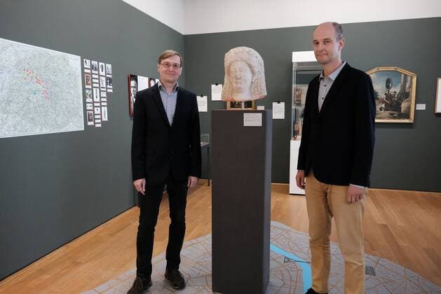 Bilder des Jahres 2020, Entertainment 09 September Entertainment Themen der Woche KW40 Entertainment Bilder des Tages 29.09.2020 xkhx Kassel Schloss Wilhelmshöhe Museumslandschaft Hessen Kassel (MHK) Erwerbungen von Kunstobjekten für die Kasseler Sammlungen, die während der deutschen Besetzung Frankreichs in Paris 1941 und 1942 links Günther Kuss (Provenienzforschung MHK) und rechts Dr. Justus Lange (Leiter Gemäldegalerie Alte Meister MHK)