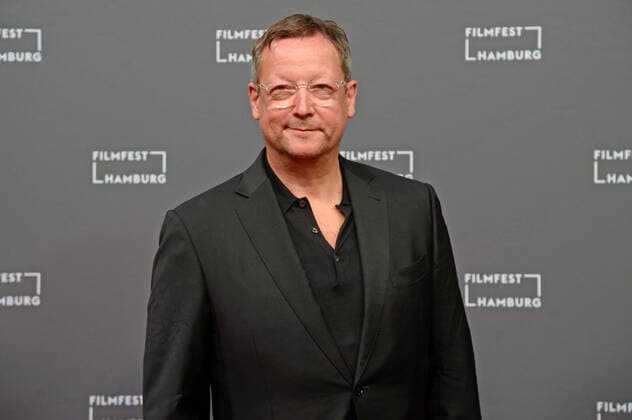 Hamburg, der 30.09.2020 Matthias Brandt bei der Premiere des ARD - Dreiteilers Fernsehfilms Das Geheimnis des Totenwaldes auf dem 28. Filmfest Hamburg 2020 im Cinemaxx Dammtor. Premiere der ARD Produktion Das Geheimnis des Totenwaldes , Hamburg Hamburg Deutschland Hamburg