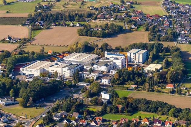 Luftbild, Herforder Brauerei, Schweicheln-Bermbeck, Hiddenhausen, Ostwestfalen-Lippe, OWL, Nordrhein-Westfalen, Deutschland !ACHTUNGxMINDESTHONORARx60xEURO!