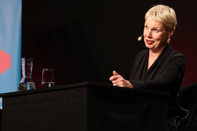 Bilder des Jahres 2020, Entertainment 10 Oktober Entertainment Themen der Woche KW42 Entertainment Bilder des Tages Cordula Stratmann bei ihrem Auftritt bei der Lit Ruhr am 11.10.2020 im Zollverein in Essen Lit.Ruhr 2020 in Essen