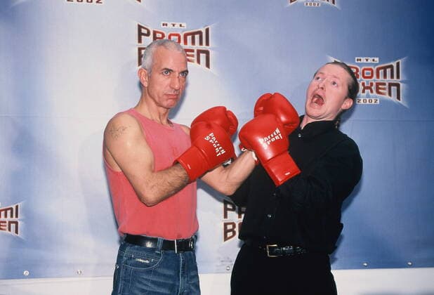 Schauspieler Ralf Richter und Joey Kelly posiert bei der PK zum RTL Promiboxen am 25.10.2002