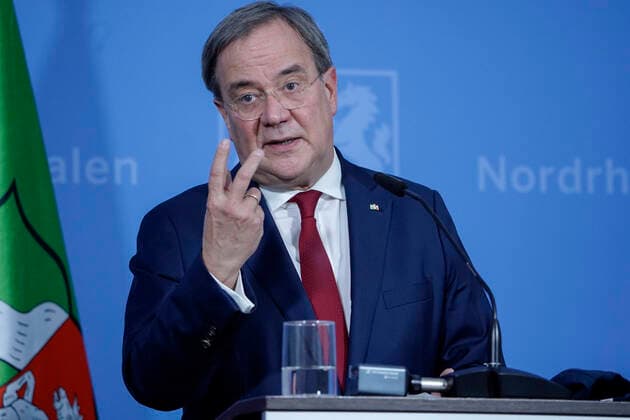 Bilder des Jahres 2020, News 10 Oktober News Themen der Woche KW44 News Bilder des Tages PK zur Aktuellen Lage der Corona-Virus-Pandemie in Nordrhein-Westfalen und den Maßnahmen der Landesregierung mit Ministerpraesident und Gesundheitsminister Duesseldorf, 27.10.2020, Ministerpraesident von Nordrhein-Westfalen Armin Laschet informiert ueber die aktuelle Lage und die Massnahmen der Landesregierung im Rahmen der Corona-Virus-Pandemie in Nordrhein-Westfalenin der Staatskanzlei Duesseldorf Nordrhein-Westfalen Deutschland