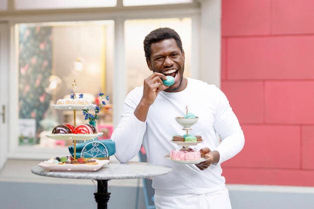 Bilder des Jahres 2020, Entertainment 10 Oktober Entertainment Themen der Woche KW44 Entertainment Bilder des Tages Akeem van Flodrop am Set der RTL-Serie Unter uns wo er ab dem 02.11.2020 als Konditormeister Theo Weigel in der Konditorei Weigel zu sehen sein wird. Köln, 29.10.2020
