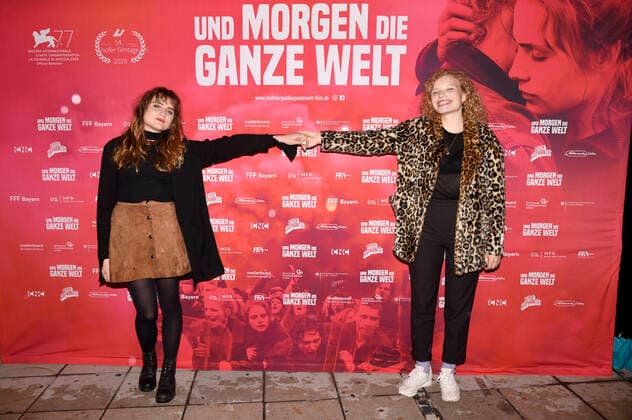 Bilder des Jahres 2020, Entertainment 10 Oktober Entertainment Themen der Woche KW44 Mala Emde und Luisa-Celine Gaffron bei der Preview des Kinofilms Und morgen die ganze Welt im City Kino. München, 29.10.2020