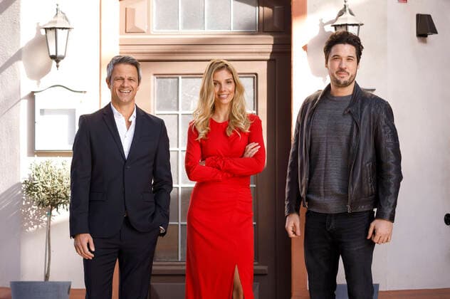 Bilder des Jahres 2020, Entertainment 11 November Entertainment Themen der Woche KW45 Entertainment Bilder des Tages Jens Hajek, Isabel Vollmer und Alexander Milo beim Fototermin zur RTL TV-Serie Unter uns in den MMC Studios. Köln, 04.11.2020