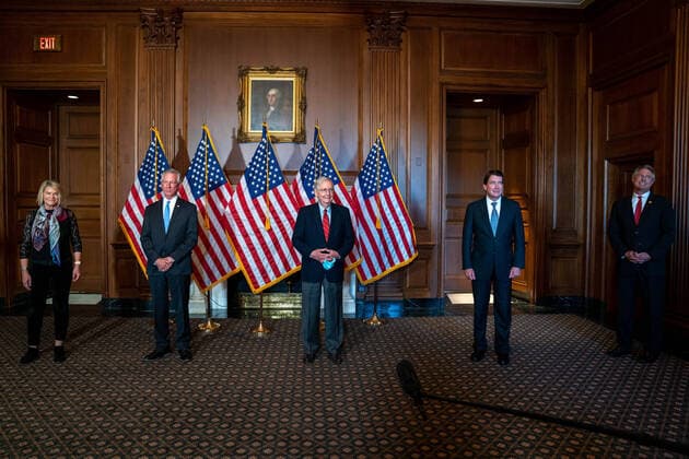 Bilder des Jahres 2020, News 11 November News Themen der Woche KW46 News Bilder des Tages U.S. Sen. Majority Leader Mitch McConnell (R-KY), poses with newly elected Republican Senators, left to right, Sen.-elect Cynthia Lummis, R-Wyo., Sen.-elect Tommy Tuberville, R-Ala., Sen.-elect Bill Hagerty, R-Tenn., and Sen.-elect Roger Marshall, R-Kan. On Capitol Hill in Washington, DC on Monday, November 9, 2020. WAP20201109523 KENxCEDENO