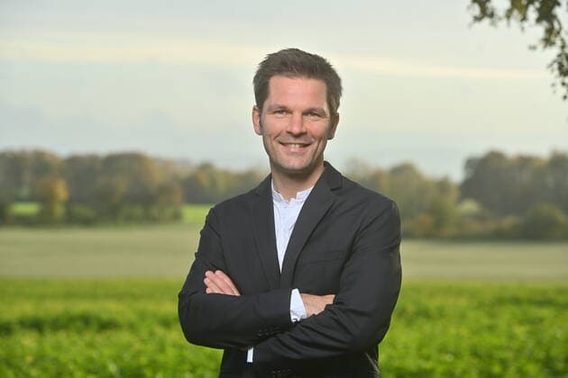 05.11.20, Photography Steffen Krach, SPD Kandidat auf das Amt des Regionspräsidenten , derzeit Staatsrat in Berlin grafiert vor den Toren Hannovers in der Region Hannover , Benähter Berg mit Blick in die Tiefebene Hannover NEW WEBSITE!