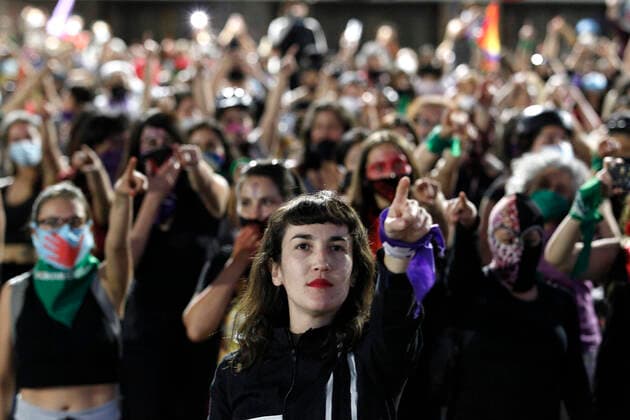 Santiago, November 25, 2020 Lastesis perform intervention of a rapist in your way in the front of the theater u de chile per international day against gender violence Jonnathan Oyarzun Aton Chile, Santiago Chile Aton 466585  Copyright: JONNATHANxOYARZUN ATONxCHILE