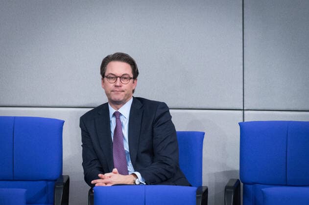 Berlin, Plenarsitzung im Bundestag Deutschland, Berlin - 26.11.2020: Im Bild ist Andreas Scheuer (Bundesminister für Verkehr und digitale Infrastruktur, CSU) während der Sitzung des deutschen Bundestags zu sehen. Berlin Bundestag Berlin Deutschland