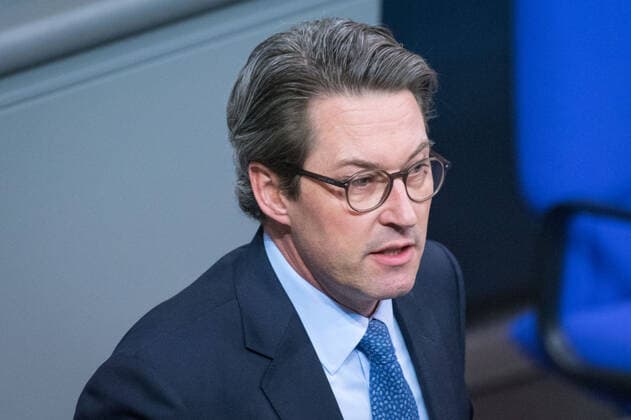 Berlin, Plenarsitzung im Bundestag Deutschland, Berlin - 10.12.2020: Im Bild ist Andreas Scheuer (Bundesminister für Verkehr und digitale Infrastruktur, CSU) während der Sitzung des deutschen Bundestags zu sehen. Berlin Bundestag Berlin Deutschland