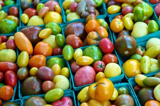 September 28, 2014, New York, New York, United States: Heirloom tomatoes. .An heirloom tomato is generally considered to be a tomato variety that has been passed down through several generations of family. Is an open-pollinated (non-hybrid) heirloom cultivar of tomato. Heirloom tomatoes have become increasingly popular and more readily available in recent years. New York United States - ZUMAc94_ 20140928_zap_c94_061 Copyright: xKikexCalvox