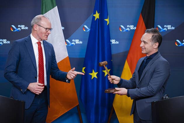 Bilder des Jahres 2020, News 12 Dezember News Themen der Woche KW50 News Bilder des Tages Heiko Maas, Bundesaussenminister, trifft Simon Coveny, Aussenminister von Irland. Berlin, 11.12.2020 Berlin Germany Copyright: xThomasxTrutschelx