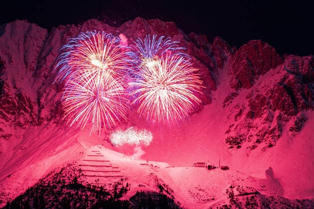 Bilder des Jahres 2021, Entertainment 01 Januar News Themen der Woche KW53 Entertainment Bilder des Tages 01.01.2021 Silvester-Feuerwerk 2020 2021 auf der Seegrube, Nordkette, Innsbruck, Tirol, Austria Jahreswechsel mit Feuerwerk