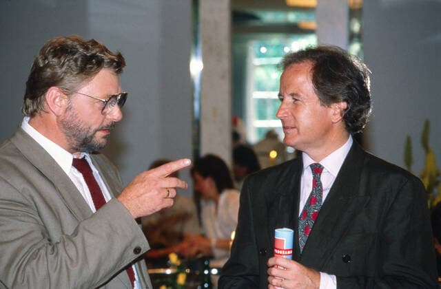 Hanseatisches Buffet beim NDR Uwe Friedrichsen (links) und Max Schautzer beim Hanseatischen Buffet, einer PR-Veranstaltung des NDR in Hamburg, Deutschland 1989., Hamburg Hamburg Deutschland