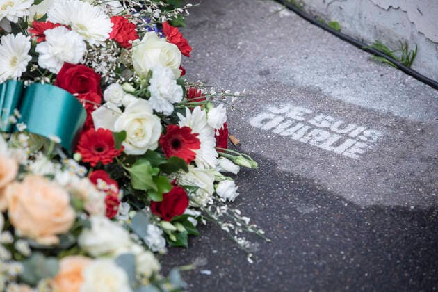 07 01 2021 - France Paris. des gerbes de fleurs sont deposees lors de la Ceremonie en hommage aux victimes de l attaque contre la redaction du journal satirique Charlie Hebdo.