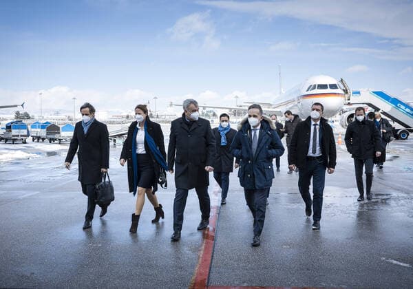 Bilder des Jahres 2021, News 01 Januar News Themen der Woche KW03 News Bilder des Tages Bundesaussenminister Heiko Maas, SPD, aufgenommen bei der Ankunft am Flughafen Ankara Esenboga in der Tuerkei. 18.01.2021. Ankara Tuerkei