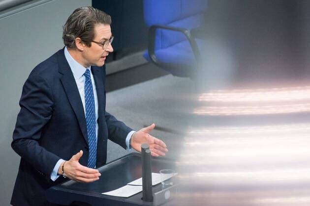 Berlin, Plenarsitzung im Bundestag Andreas Scheuer (Bundesminister für Verkehr und digitale Infrastruktur, CSU) während der Sitzung des deutschen Bundestags am 29.01.2021. Berlin Bundestag Berlin Deutschland